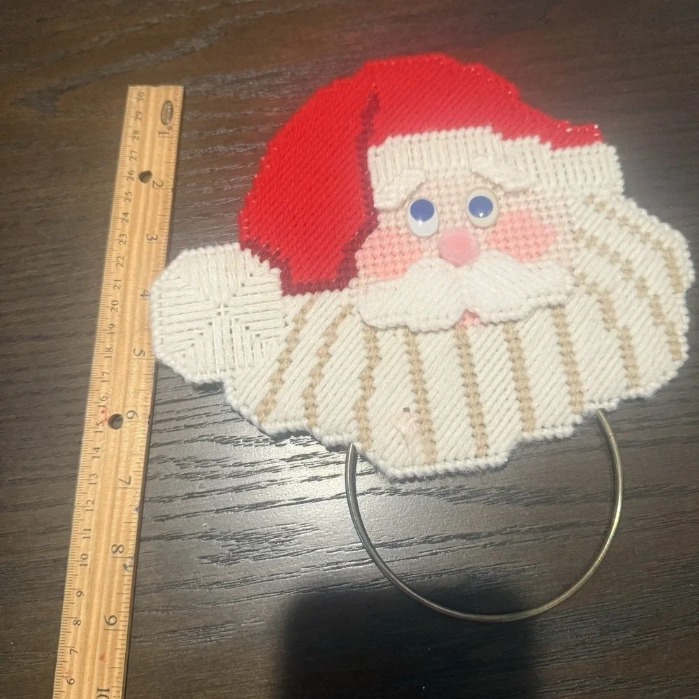 Plastic Canvas Santa Claus Face Goldtone Towel Holder Christmas‎